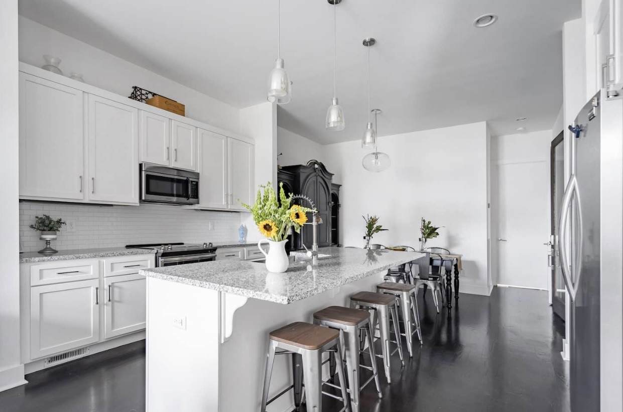 1027 Wedgewood Ave - Photo 1