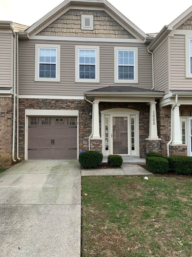 1005 Chatsworth Dr - Photo 1