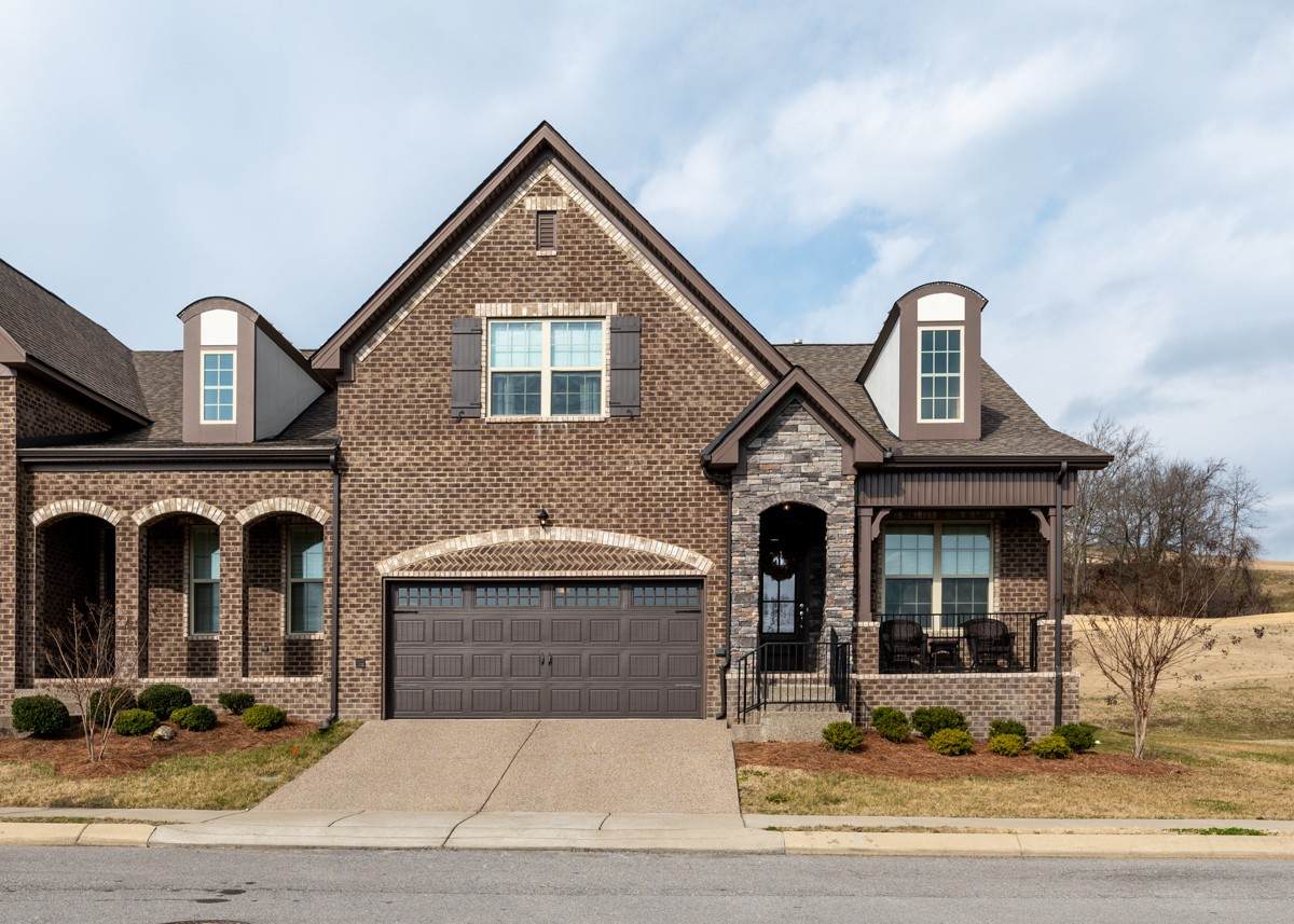 171 Village Cir - Photo 1