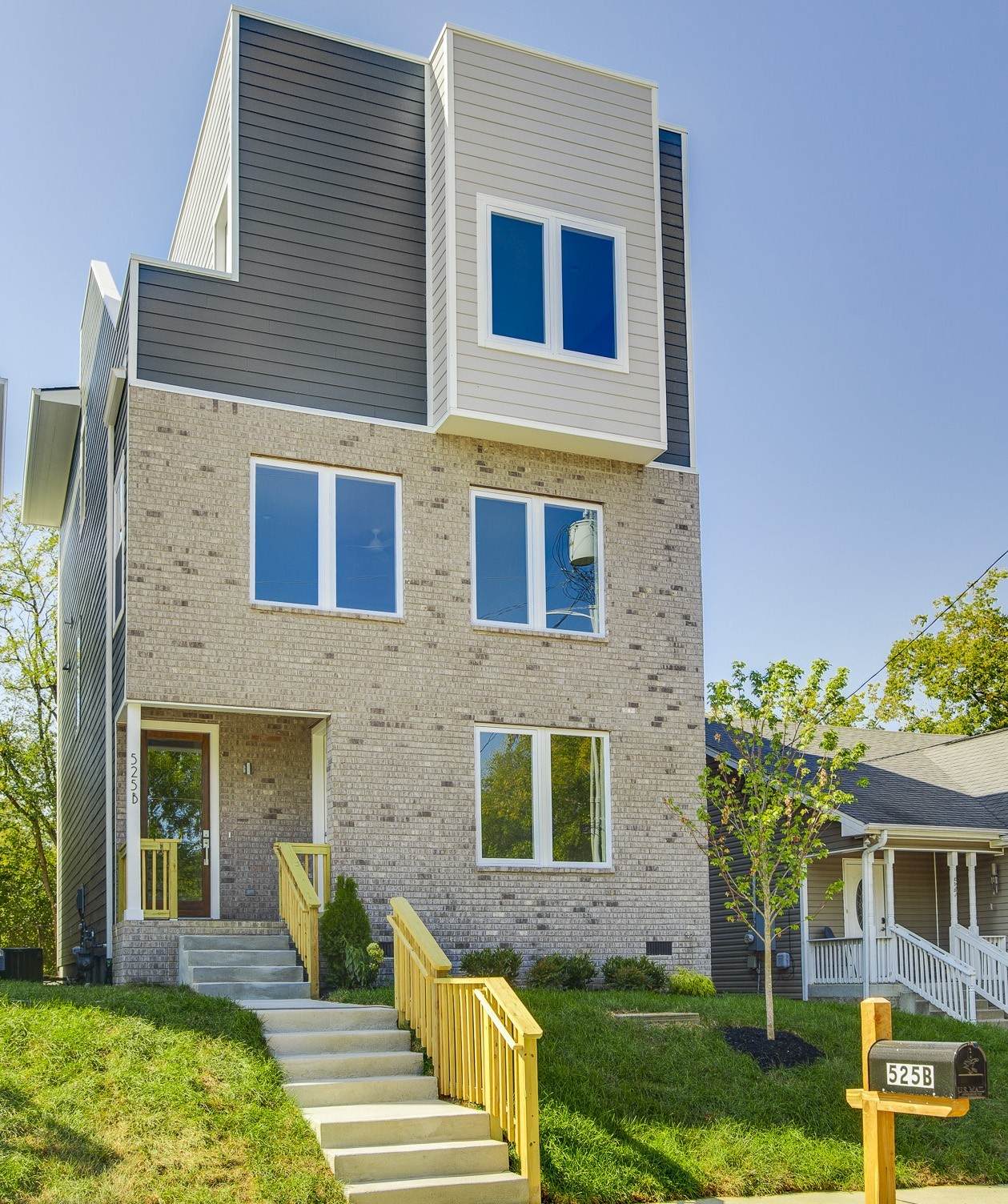 525B 31st Ave - Photo 1
