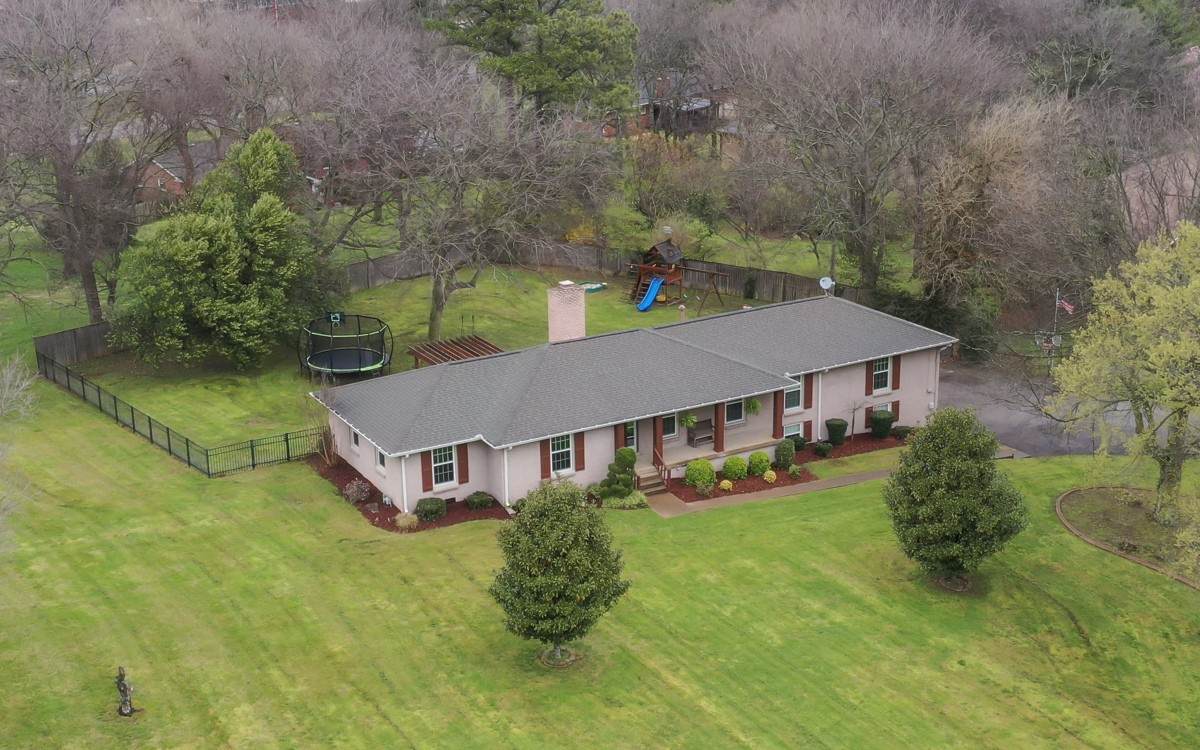 712 Brindley Dr - Photo 1