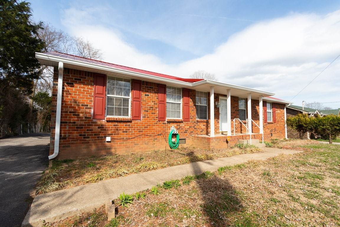 220 Delvin Dr - Photo 1