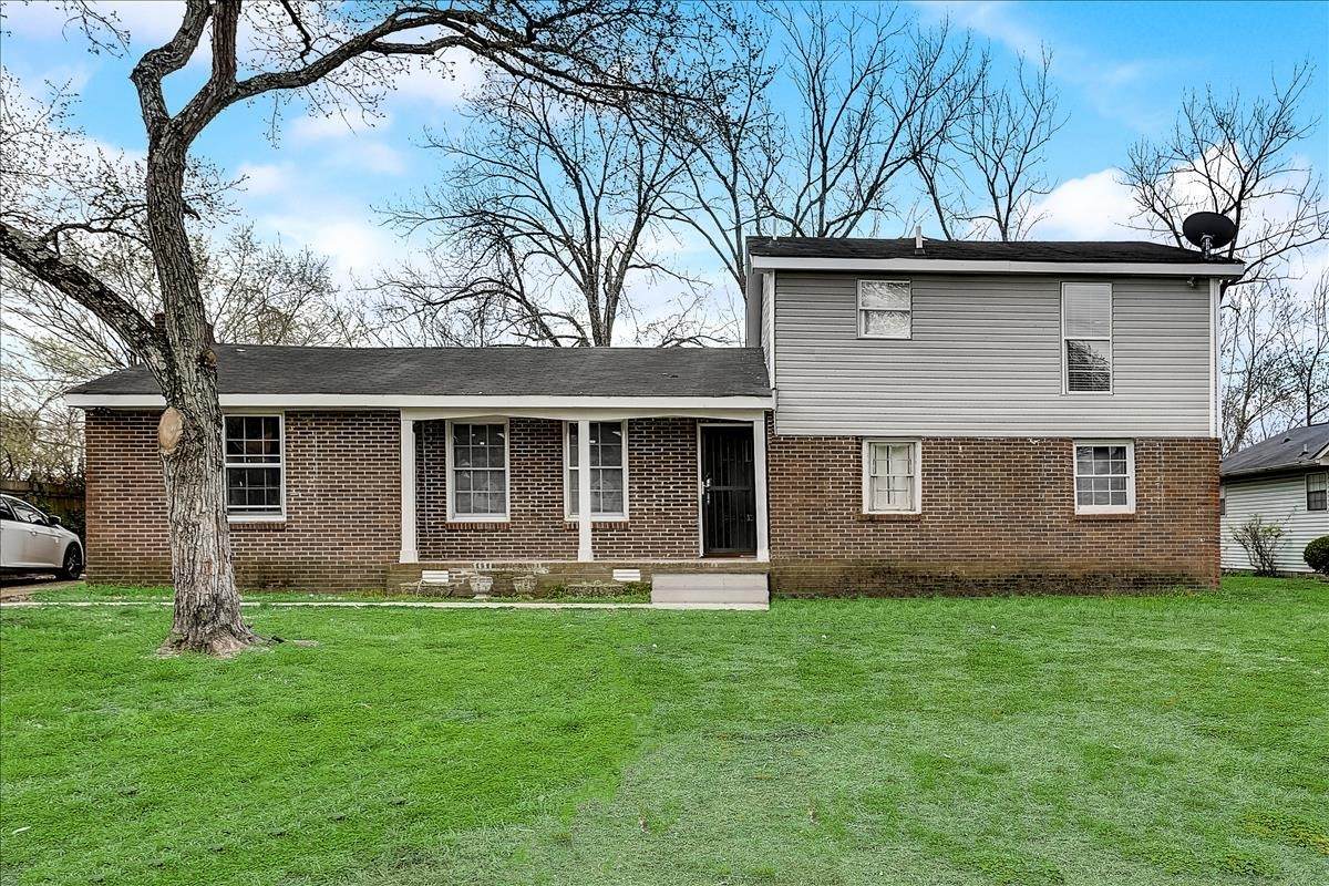 3820 Augusta Dr - Photo 1