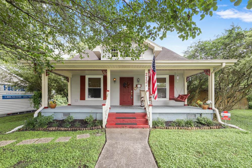 212 University Ave - Photo 1