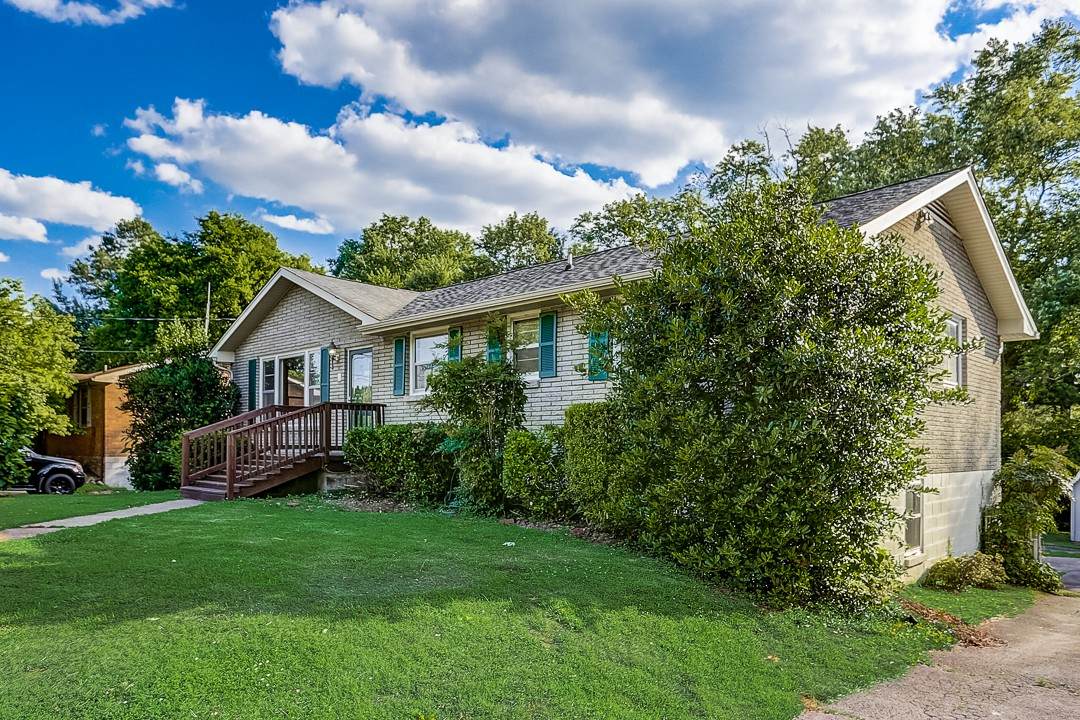 7025 Bonnamere Dr - Photo 1