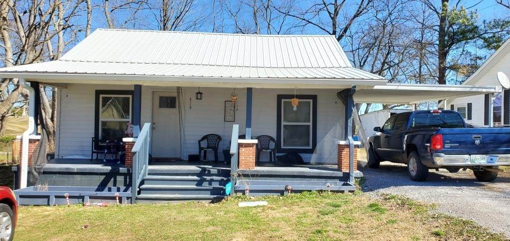 319 E 15th St - Photo 1