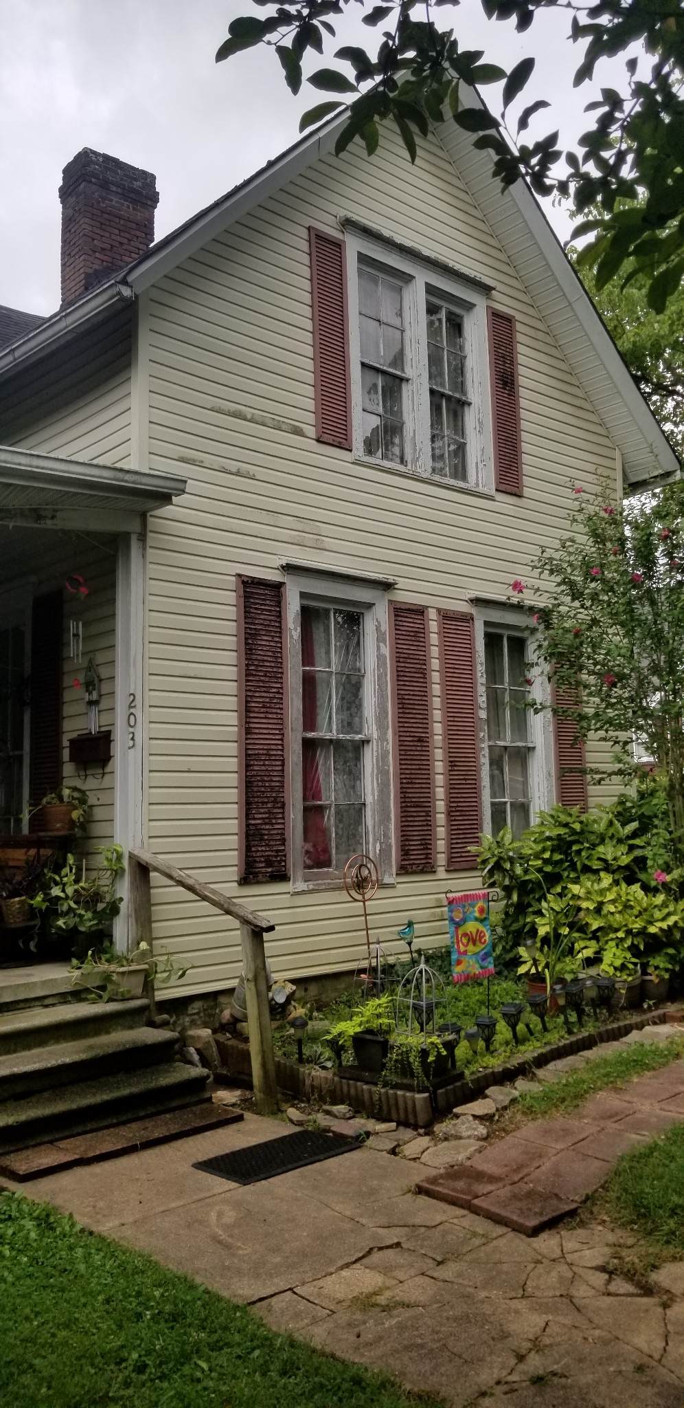 203 Donnell St - Photo 1