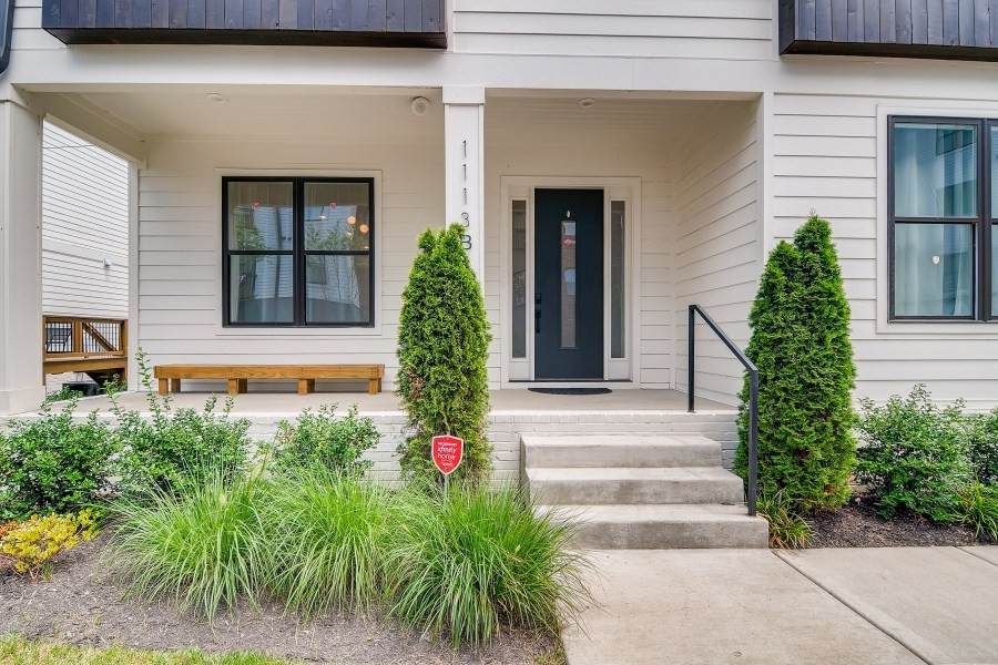 1113 Argyle Ave - Photo 1