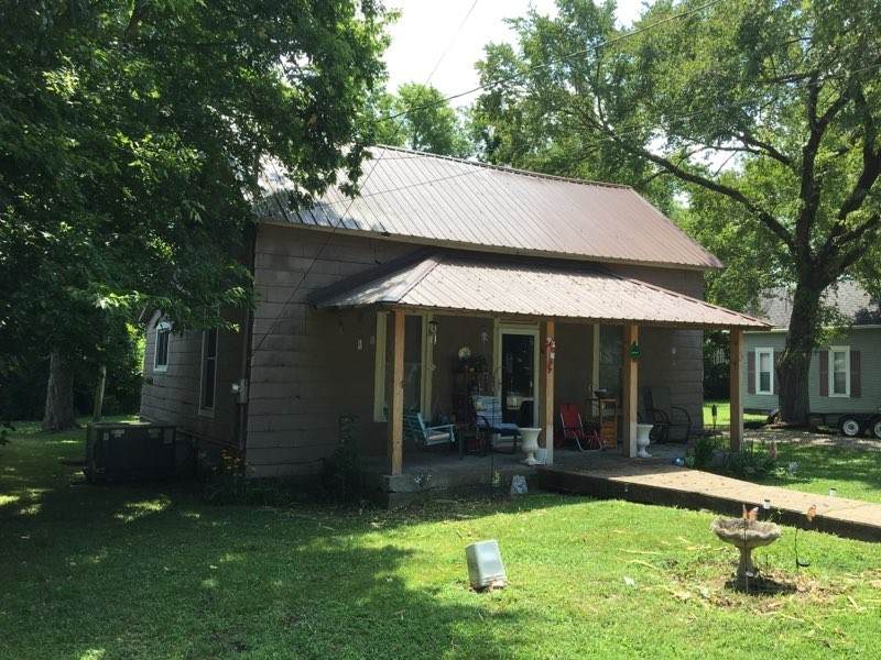 104 S Locust St - Photo 1