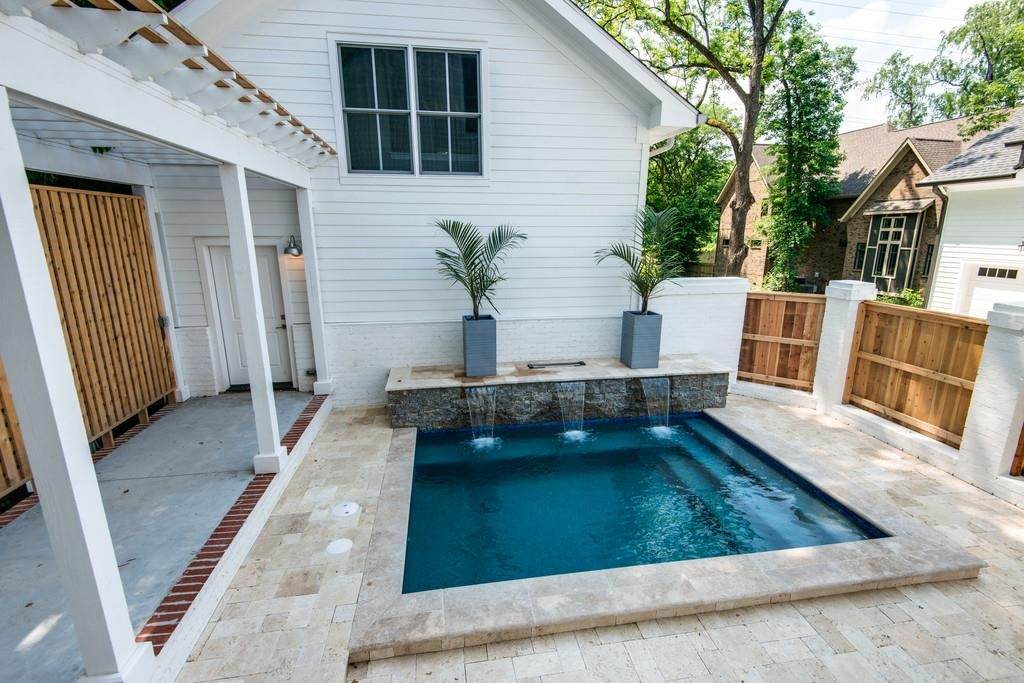 921 Gale Ln - Photo 1