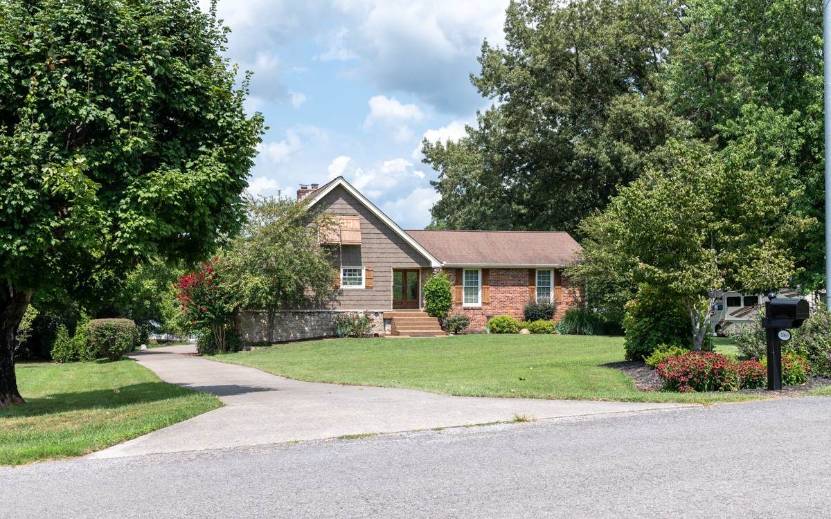 1069 Edgewater Cir - Photo 1
