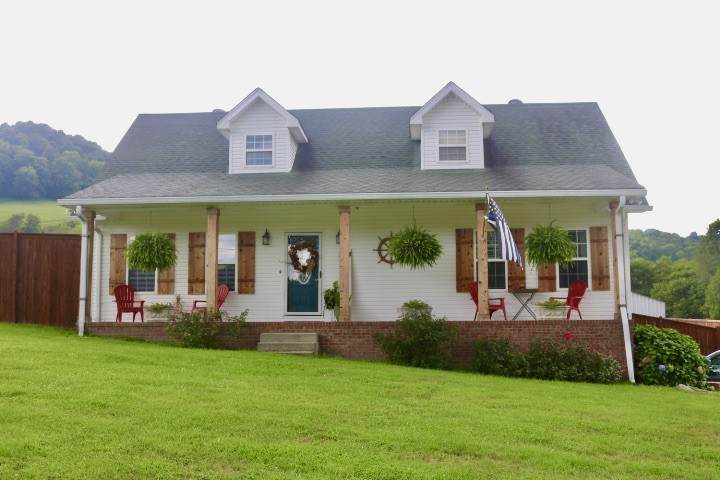 557 Defeated Creek Hwy - Photo 1