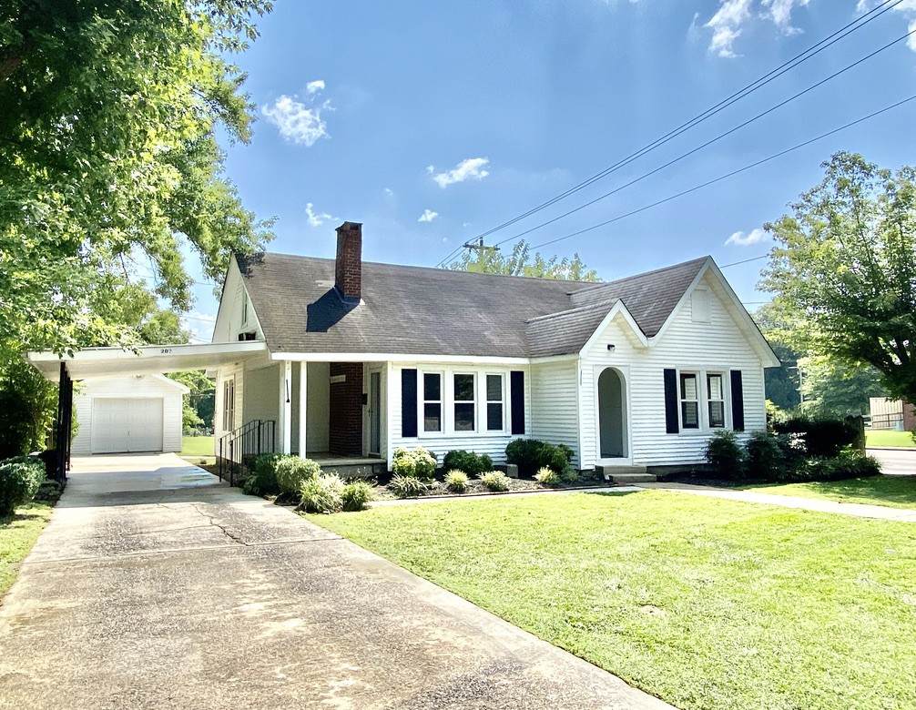 207 E. Main St - Photo 1