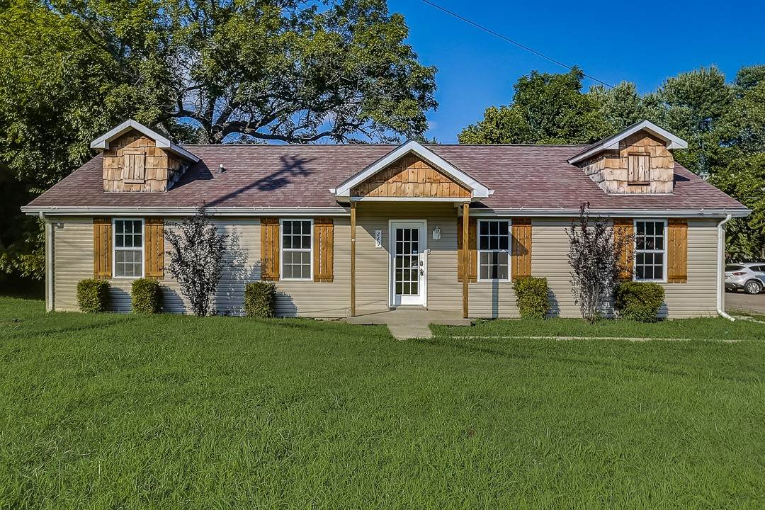 229 Evergreen Cir - Photo 1