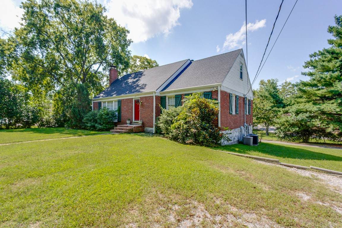 1342 Stratford Ave - Photo 1