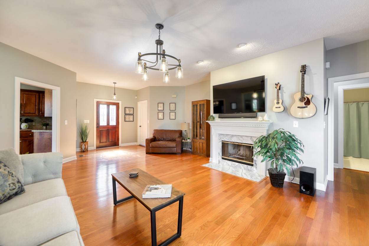 1908 Pointe Barton Dr - Photo 1