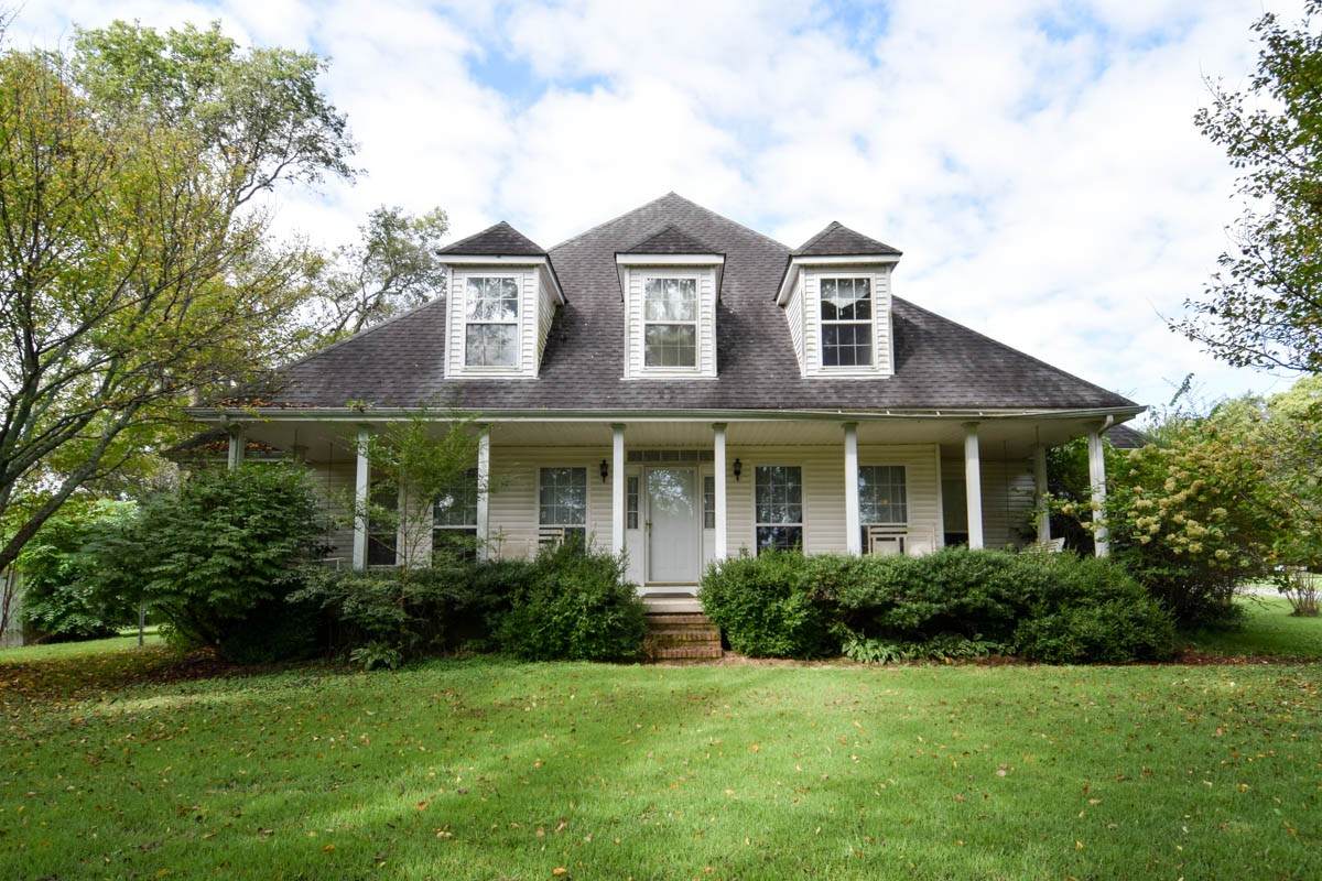 1036 Hilton Ln - Photo 1