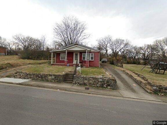 917 33rd Ave - Photo 1