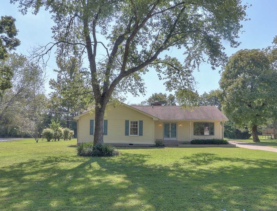 121 Creekwood Dr - Photo 1