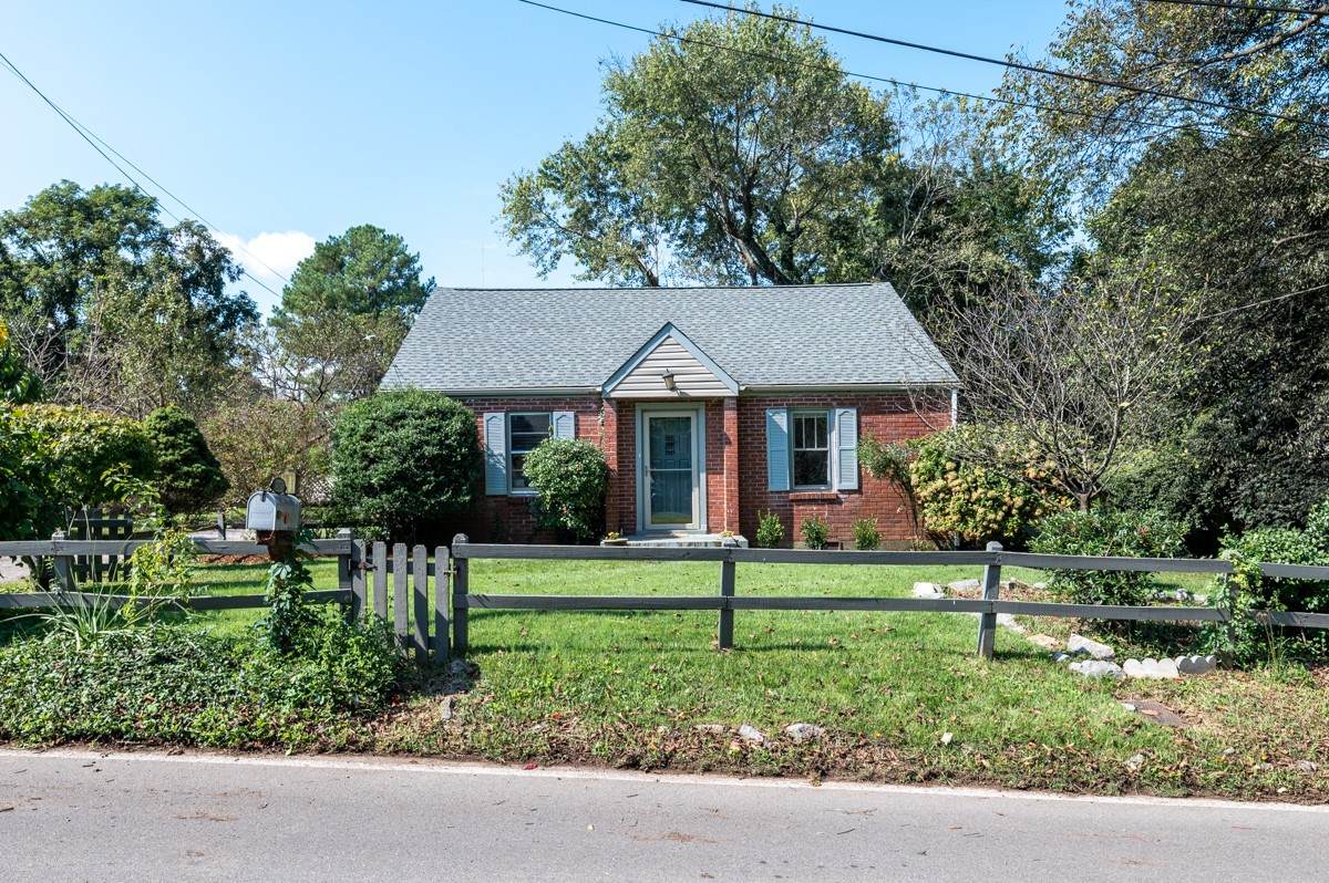 2107 Riverwood Dr - Photo 1