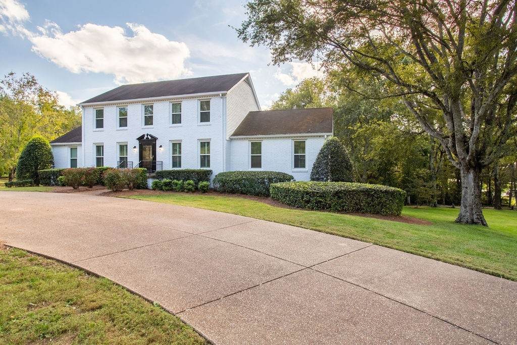 6300 Laurelwood Dr - Photo 1
