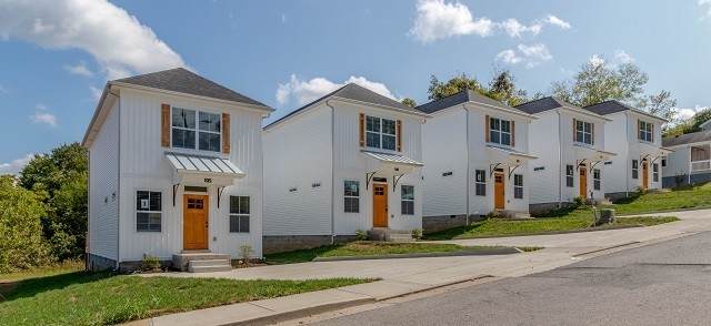 815 Charlotte St - Photo 1