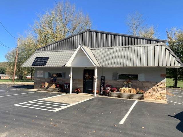 911 E Lake Ave - Photo 1