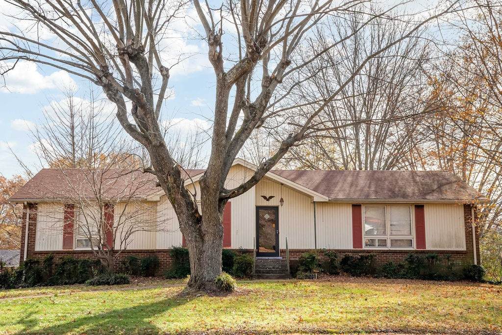 2405 Hickory Dr - Photo 1