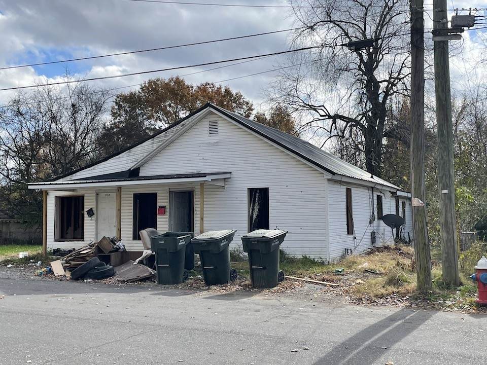 212 19th Ave - Photo 1