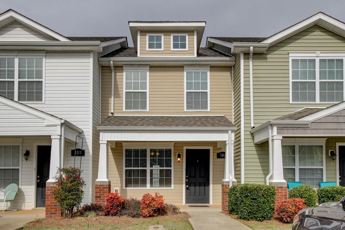 307 Sam Houston Circle - Photo 1