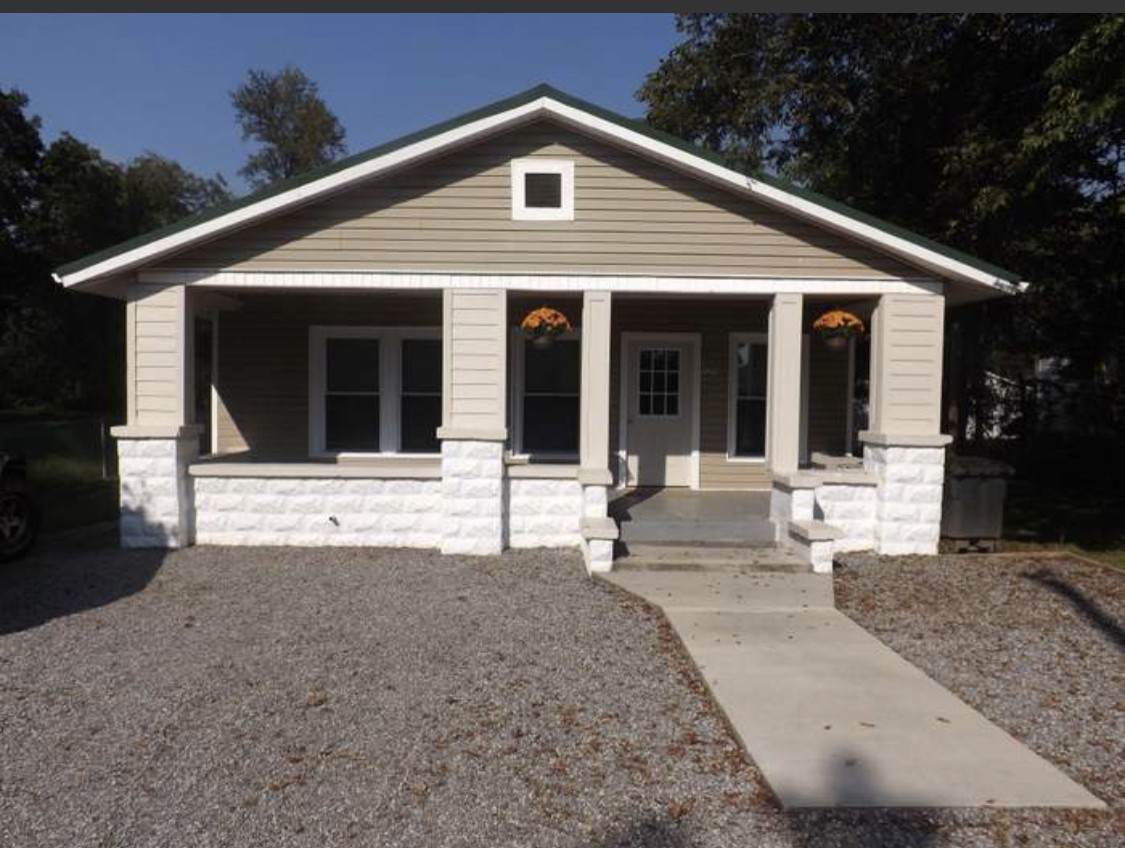 137 Maple Ave - Photo 1
