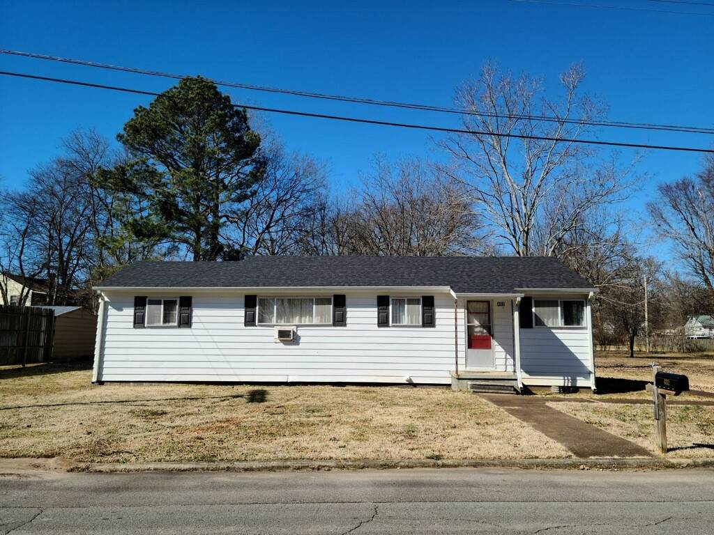 402 Garfield Ave - Photo 1