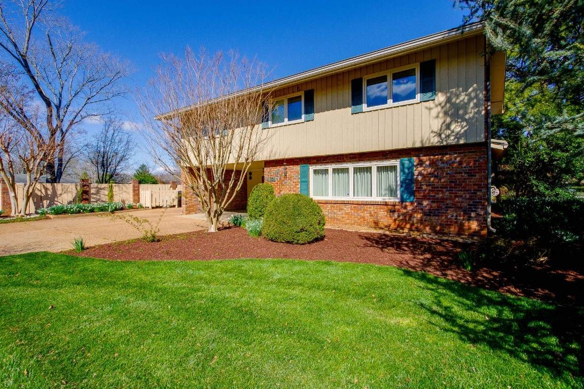 1407 Parklawn Dr - Photo 1