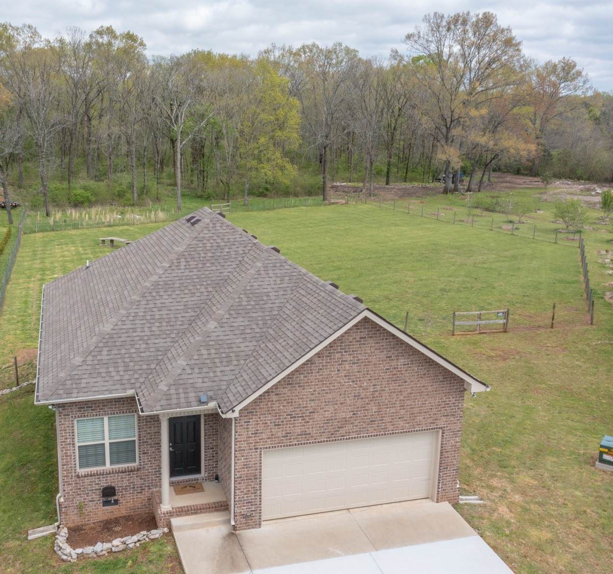 586 Twin Oak Dr - Photo 1