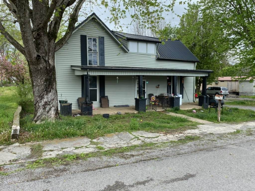 107 Woodland St - Photo 1