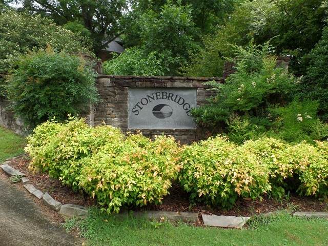 975 Stonebridge Cir - Photo 1
