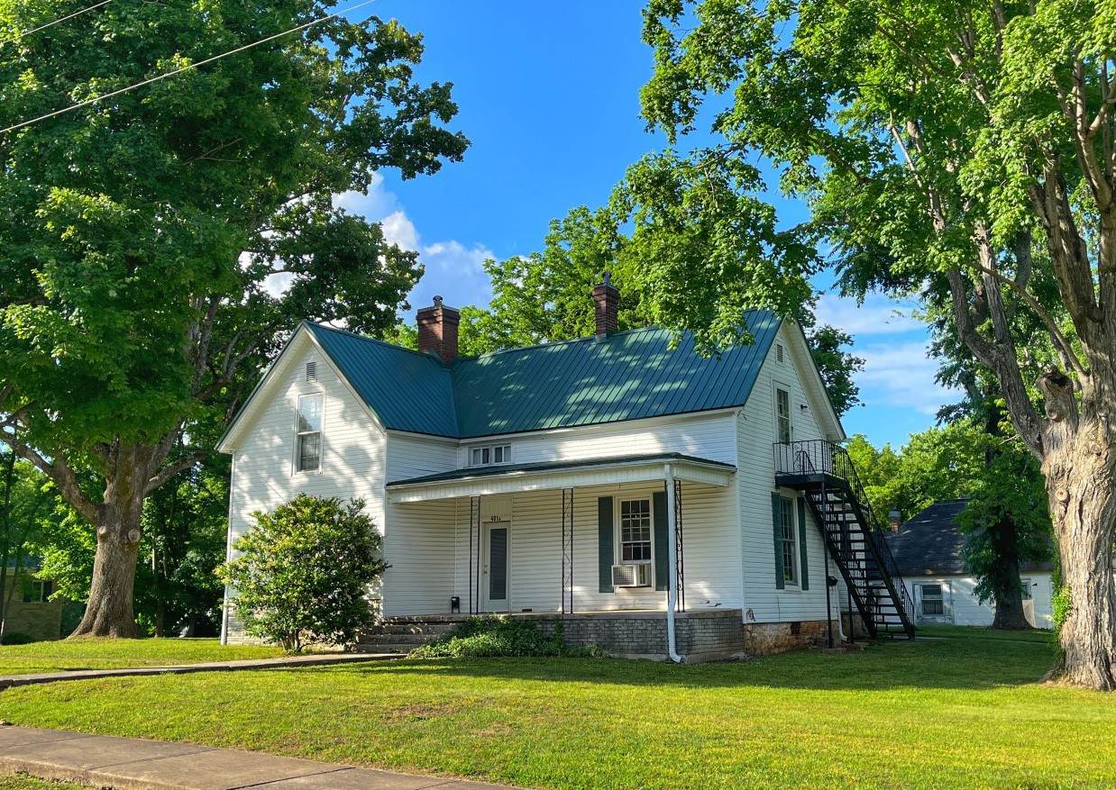 401 West Walnut Street - Photo 1