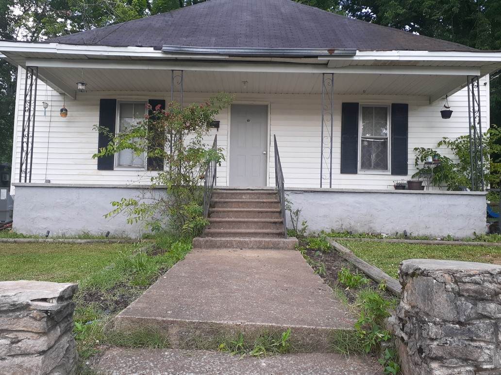 317 Victoria St - Photo 1