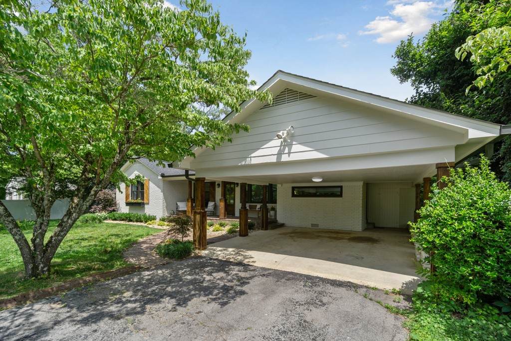 835 Wall Ave - Photo 1