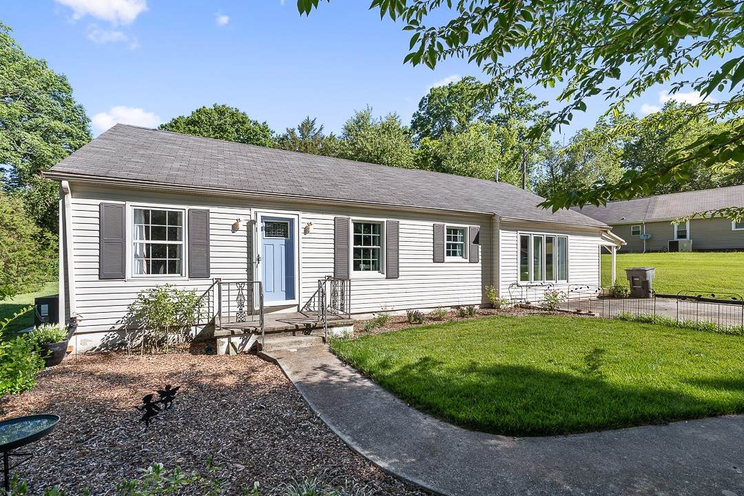 110 Boyd Ave - Photo 1