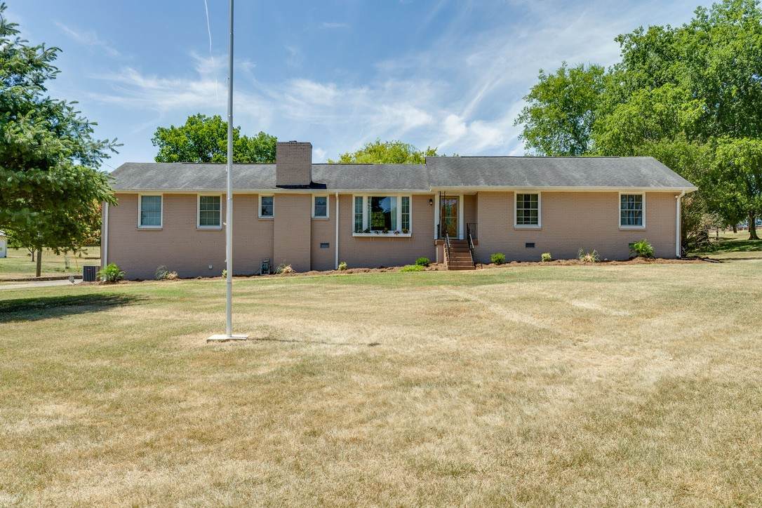 2402 Mansker Dr - Photo 1