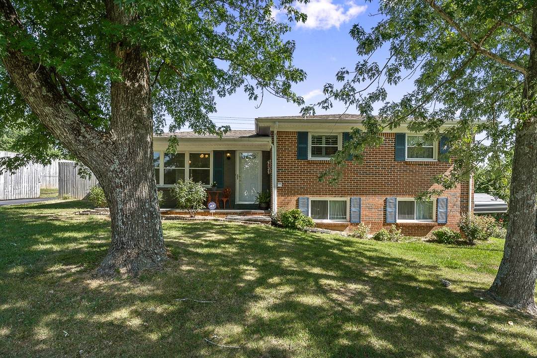 200 Cardinal Dr - Photo 1