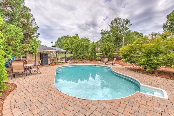 302 Saratoga Dr - Photo 1