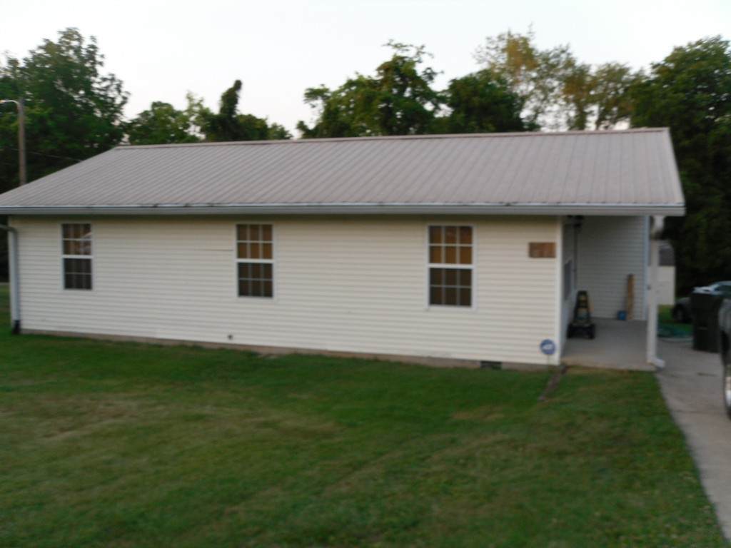 1412 Barberry Pl - Photo 1