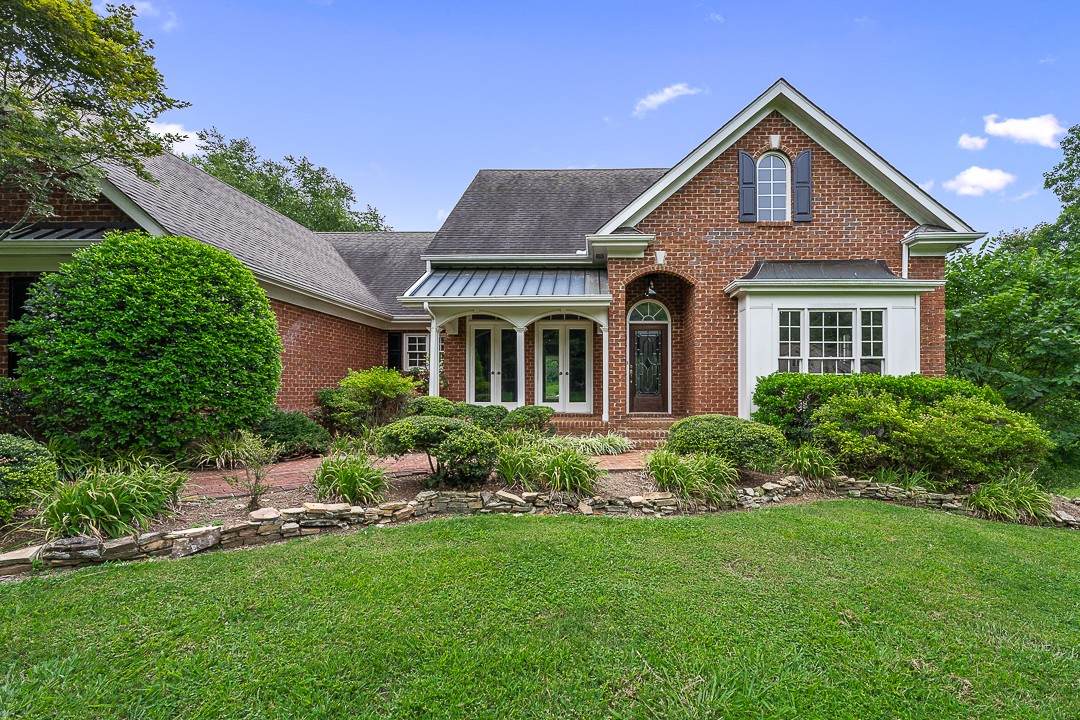 146 E Laurel Ave - Photo 1