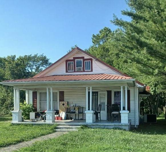 221 W Woodland St - Photo 1