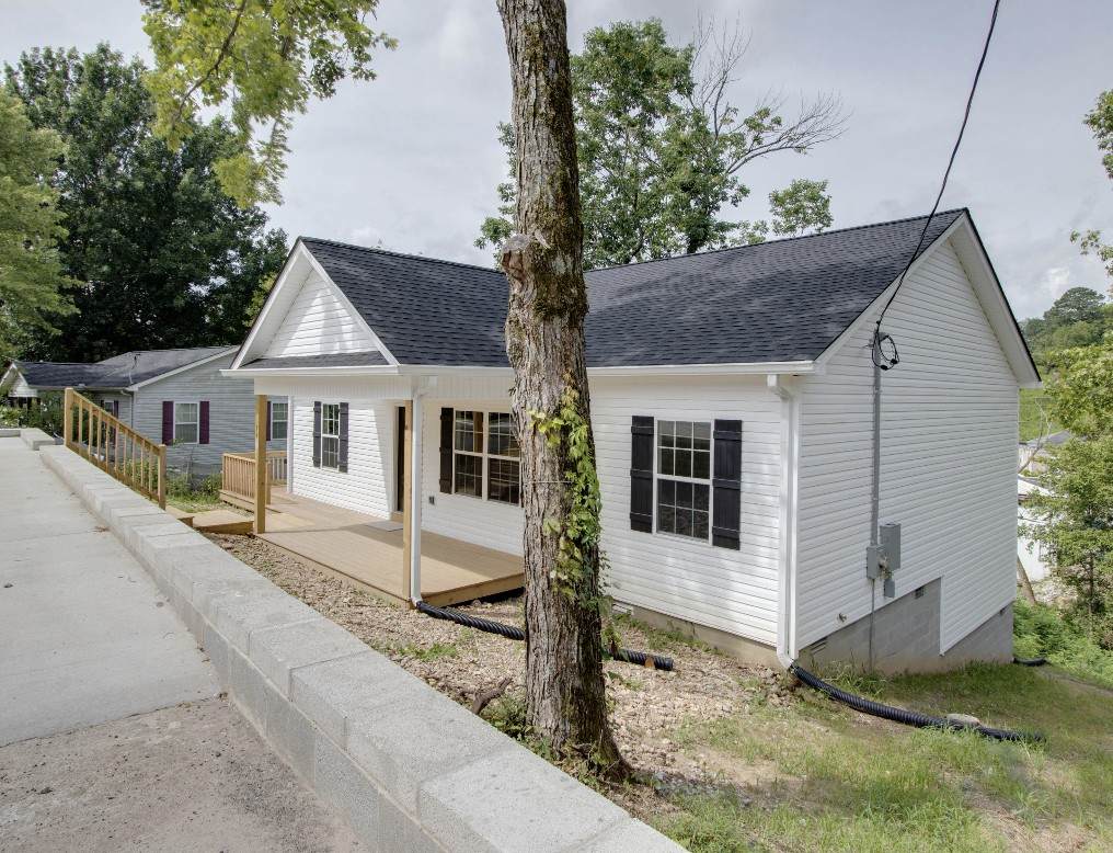 194 Hunter Ave - Photo 1