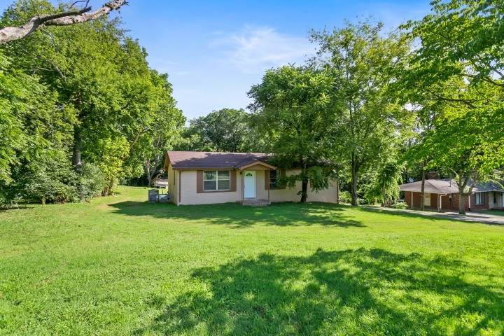 284 Haywood Ln - Photo 1