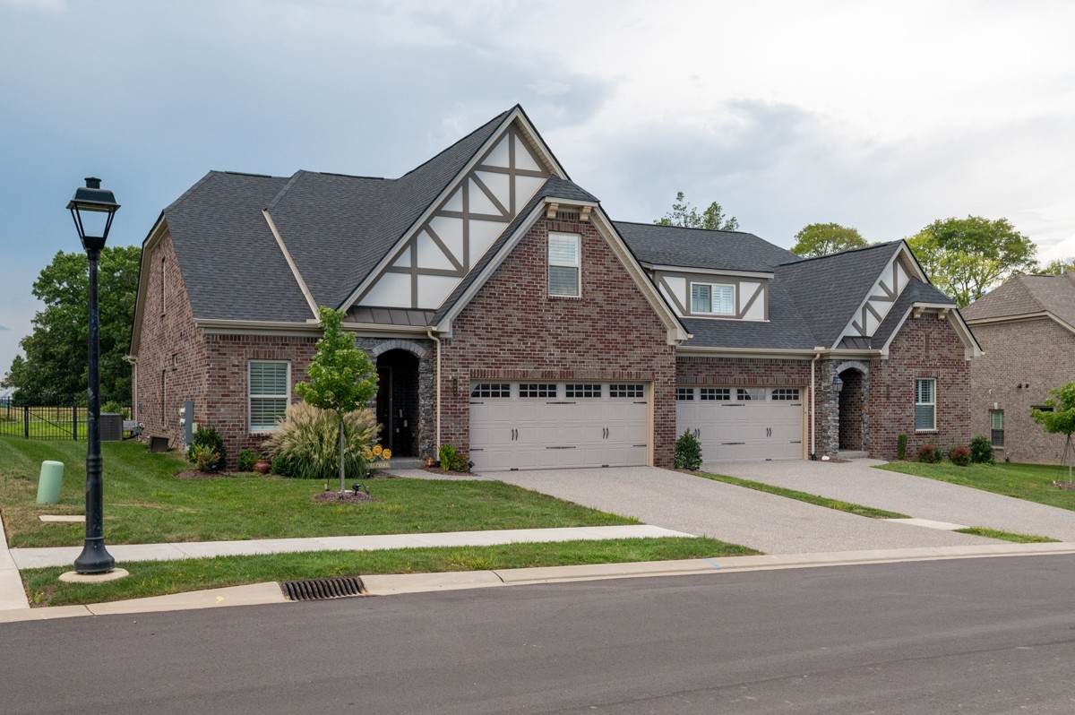 1068 Callaway Dr - Photo 1