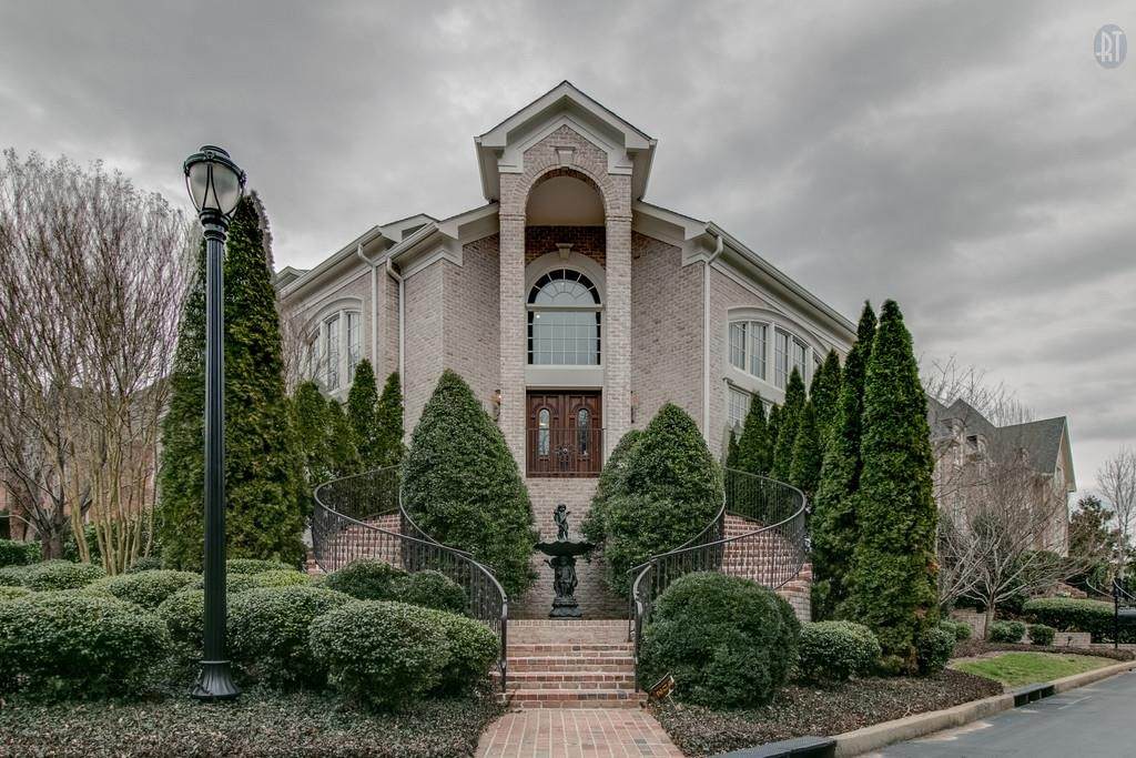 61 Whitworth Blvd - Photo 1